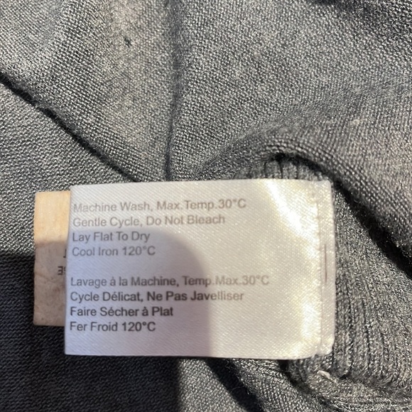 Danier Cardigan V Neck Size M Grey - Picture 7 of 9